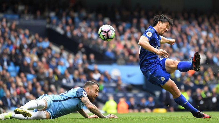 Shinji Okazaki reduces Manchester City lead to 2-1
