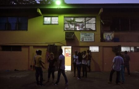 Over 680 Cubans deported from US