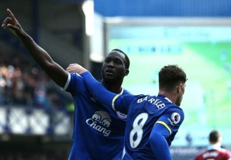 Everton 3 Burnley 1: Barkley, Lukaku on target as Toffees extend winning run