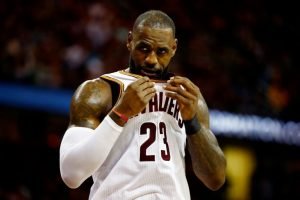 Trump calls LeBron James ‘disgrace’ for disrespecting US anthem Trump calls LeBron 'total disgrace' for disrespecting US anthem