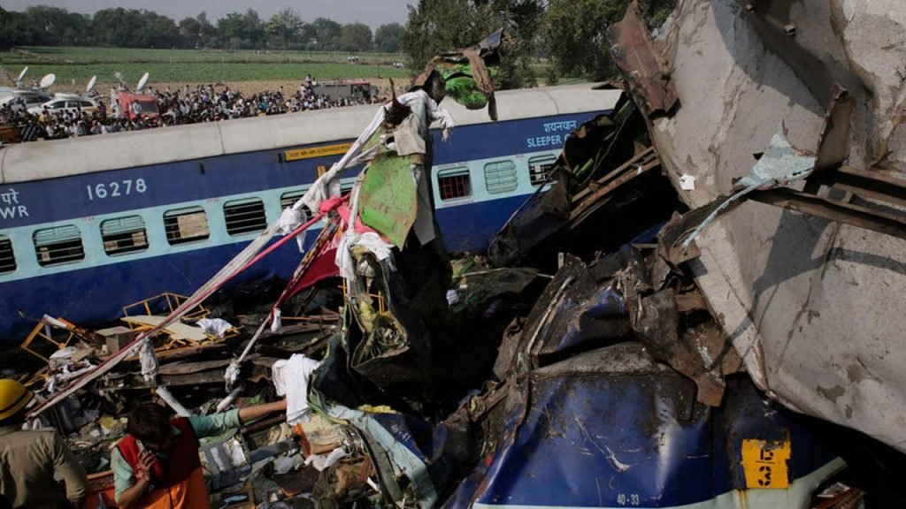 Passenger train derails in India