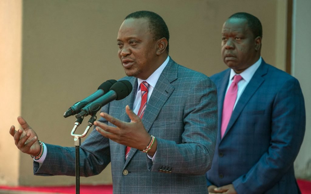 Kenya’s President Uhuru Kenyatta (L)