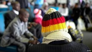 UK unveils £10,000 settlement fee for eligible asylum seekers