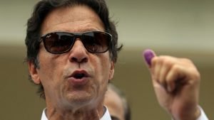 Ex-cricketer Imran Khan in early lead in Pakistan election