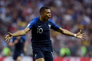 Mbappe scores Panenka as France thrash Ukraine 4-0 Kylian Mbappe scored a screamer as France beat Croatia 4-2 at the Luzhniki Stadium