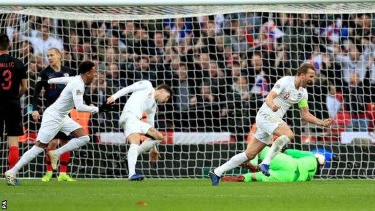Harry Kane scores a late goal to ensure England reach the semi final of the UEFA Nations League