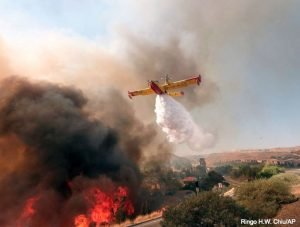 Spain battles wildfire as 700 flee homes and 13,000 hectares burn Firefighters and water-dropping aircraft battle a large wildfire burning through forested land near Madrid, Spain.