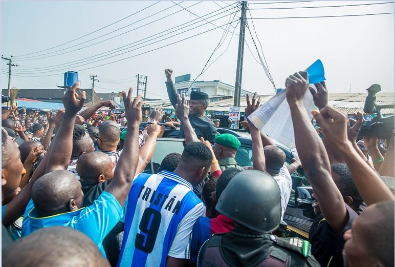 Vice President Yemi Osinbajo took #TraderMoni to Warri Market, Delta State on 21 December 2018