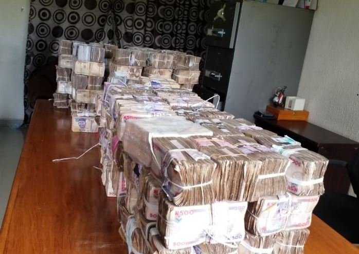 EFCC recovers N65.5m in Zamfara INEC Office EFCC has recovered N65.5 million from Zamfara INEC office
