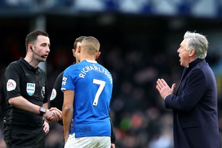 Ancelotti sent off as Everton draw Man Utd Everton manager Carlo Ancelotti was shown a red card after demanding answers for cancelled late goal