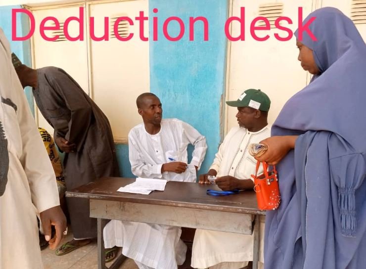 Tracka exposes payment agents paying N15,000 CCT to beneficiaries CCT payment agents deducted N5000 from each beneficiary in Dabaibayawa Ward, Batagarawa LGA in Katsina State
