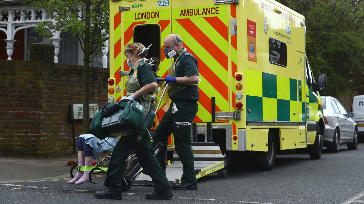 569 more coronavirus deaths in UK – bringing total to 2,921 coronavirus covid-19