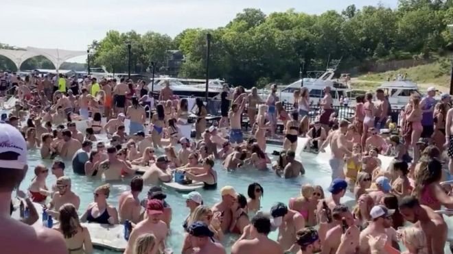 Coronavirus: Americans flock to beaches on Memorial Day weekend In Missouri, revellers partied on the Lake of the Ozarks, violating social-distancing rules on Memorial Day