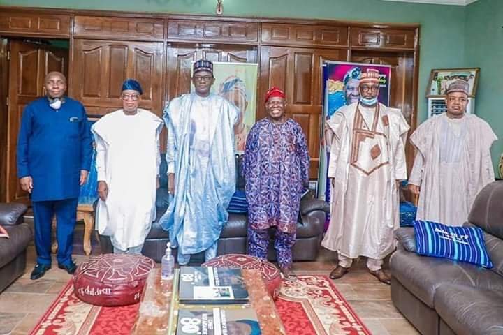 APC Caretaker/Extraordinary National Convention Planning Committee met with former national chairman, Chief Bisi Akande at his residence in Ila, Osun on Thursday