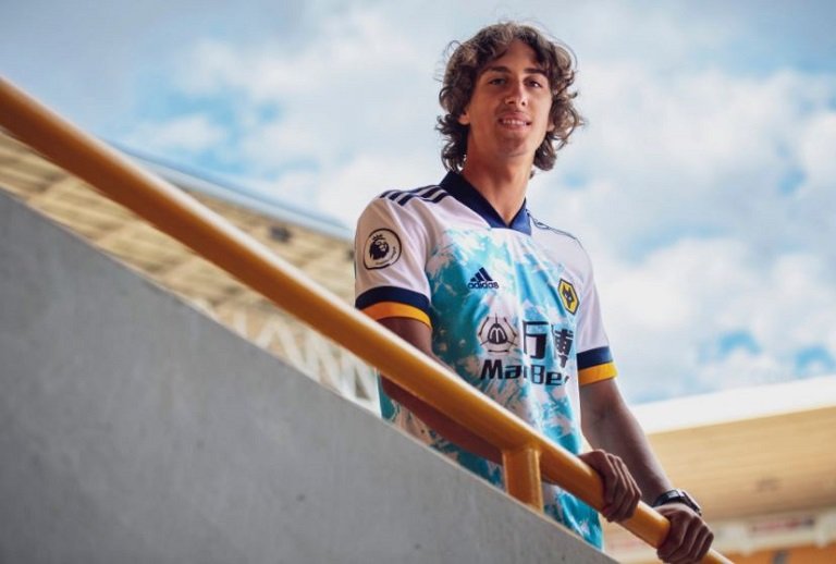 Fabio Silva rocks Wolves new away jersey