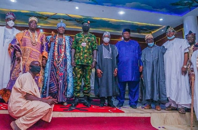 Olowu of Kuta, Oba Hammed Oyelude Adekunle Makama; Lt. Gen. Tukur Yusuf Buratai; Governor Oyetola of Osun and others