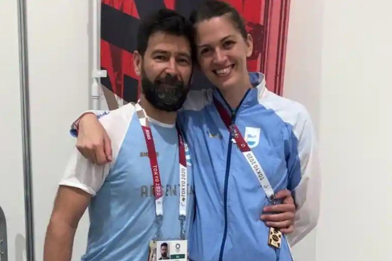 Maria Belen Pérez Maurice and Lucas Guillermo Saucedo celebrate their proposal at the Tokyo Olympics