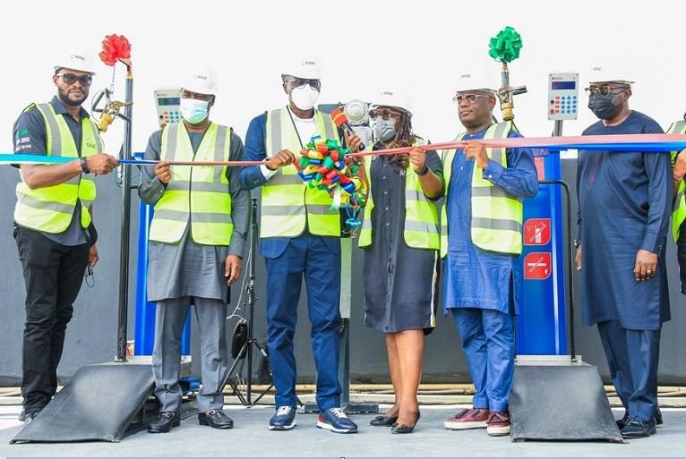 L-R: Commissioner for Energy & Mineral Resources, Mr. Olalere Odusote; Deputy Governor, Dr. Obafemi Hamzat; Governor Babajide Sanwo-Olu; Managing Director/CEO, IBILE Oil and Gas Corporation, Doyin Akinyanju; member, Federal House of Representatives, Hon. Jimi Benson; Zonal Operation Controller, Nigerian Midstream and Downstream Petroleum Regulatory Authority (NMDPRA), Mr. Ayorinde Cardoso and Board member of IBILE Oil and Gas Corporation, Omolara Alakija, during the commissioning of a Gas Plant by IBILE Oil & Gas, at Igbogbo, Ikorodu, on Thursday, 25 November 2021