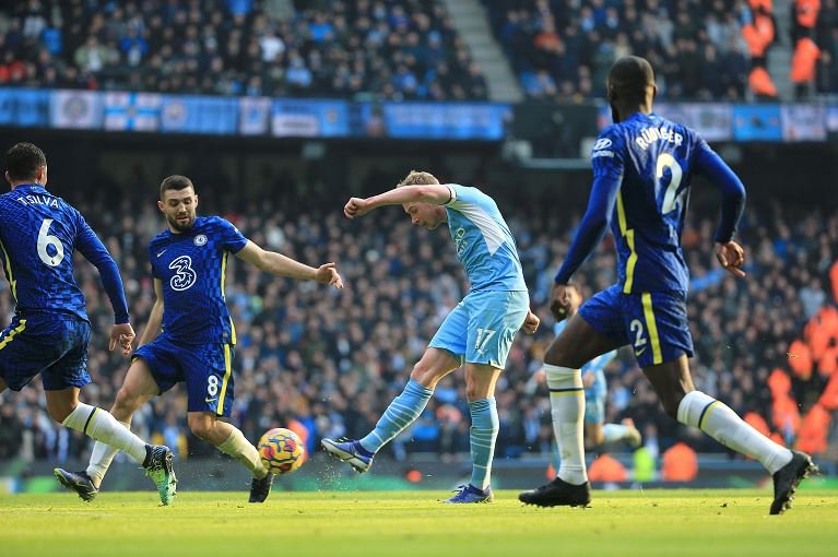 Kevin de Bruyne scored a sublime goal as Manchester City beat Chelsea at the Etihad Stadium