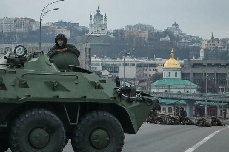 Russia close in on Kyiv, meet strong resistance Ukrainian National Guard troops are defending the capital, Kyiv