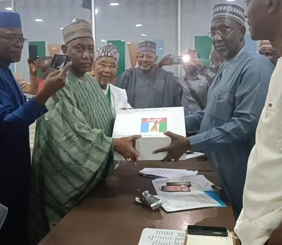 Senator Kabiru Gaya submitting Vice President Yemi Osinbajo's Expression of Interest and Nominations form