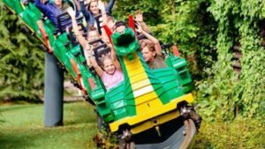 Roller coaster accident kills on, injures many in US