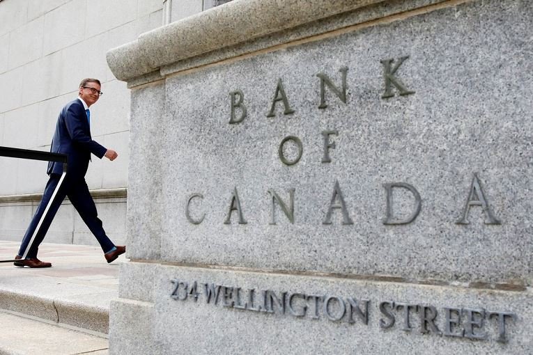 Governor of the Bank of Canada Tiff Macklem walks outside the Bank of Canada building in Ottawa, Ontario, Canada June 22, 2020. REUTERS/Blair Gable/File Photo