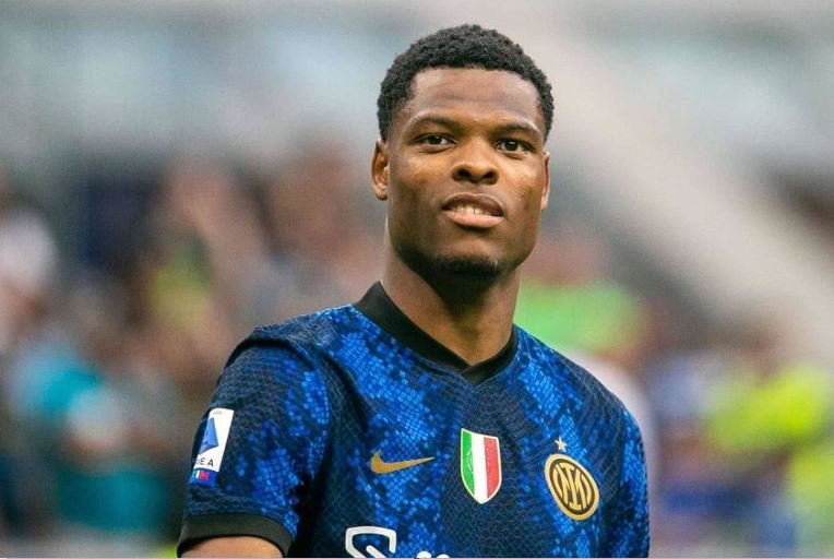 Denzel Dumfries has been a Chelsea target since last summer