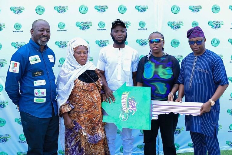 Glo, spreading joy at Christmas – Toni Kan Glo Festival of Joy promo