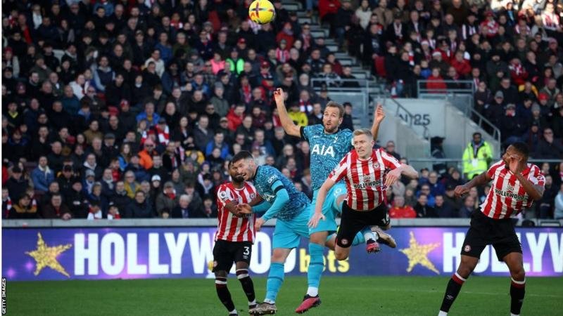 Kane scores as Tottenham comeback to draw Brentford Harry Kane now has the most goals on Boxing Day in Premier League history (10) and has scored in all seven of his appearances on this day. This is his first Premier League goal against Brentford, meaning he has scored against all 32 teams he has faced