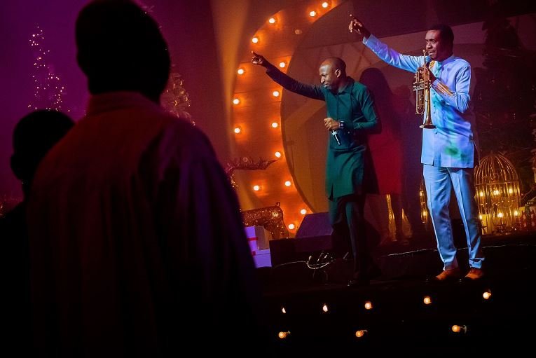 Is this the end of Christmas in Nigeria’s Aso Villa? Nathaniel Bassey performing at the Aso Villa Christmas on December 14, 2022