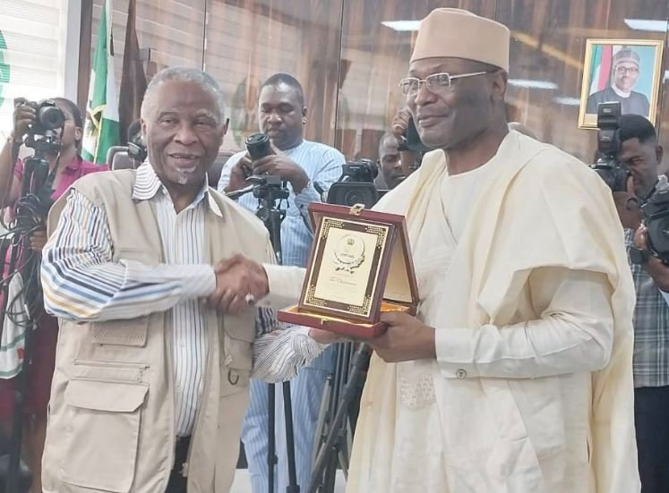 Commonwealth Observer Group led by Thabo Mbeki, a former South Africa president shake hands with Mahmood Yakubu during a press conference in Abuja, Nigeria's capital
