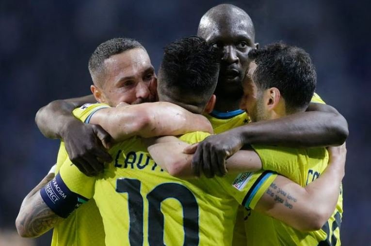 Inter Milan's Romelu Lukaku celebrates with teammates after the match