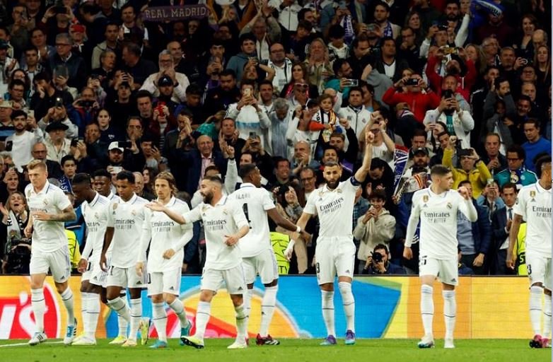 Benzema scores as Real Madrid beat 10-man Chelsea Real Madrid's Karim Benzema celebrates scoring the first goal with teammates