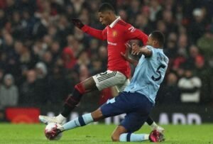 Manchester United's Marcus Rashford in action with Brentford's Ethan Pinnock REUTERS/Phil Noble