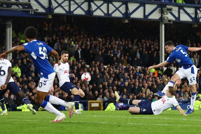 Keane scores screamer as Everton draw Spurs Everton's Michael Keane scored late screamer to earn Everton a draw against Tottenham Hotspur