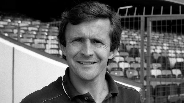 Former Chelsea player, boss Hollins dies at 76 Former Chelsea player, boss Hollins dies at 76