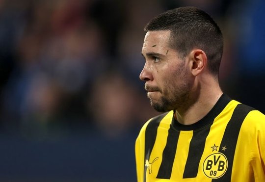 Bayern sign Guerreiro on free transfer from Dortmund