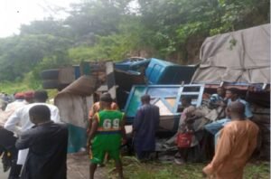 An undisclosed number of people have been killed when a truck loaded with cement smashed into a residential building in the Nnewi town of Anambra State.