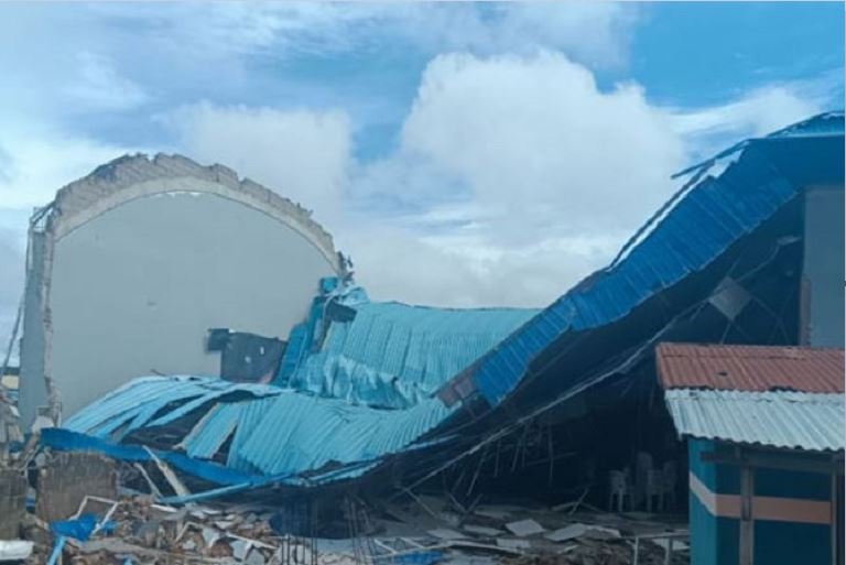 Paul Enenche visited the scene of the collapsed Mission Ward branch of Dunamis Church in Makurdi