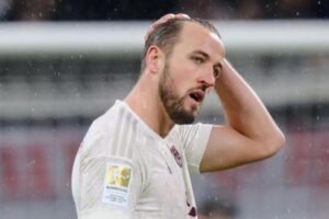 Dortmund score late to draw Bayern 2-2 as Kane misses penalty