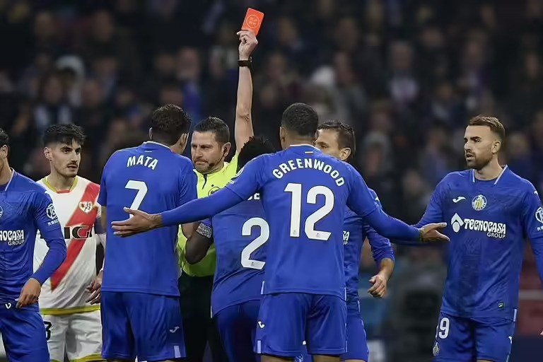 Mason Greenwood shown a red card in game against Rayo Vellecano