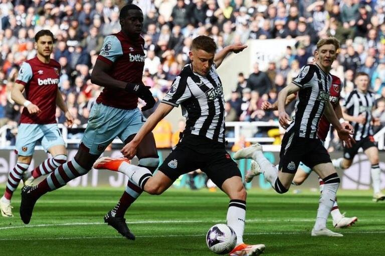 Harvey Barnes scores twice for Newcastle