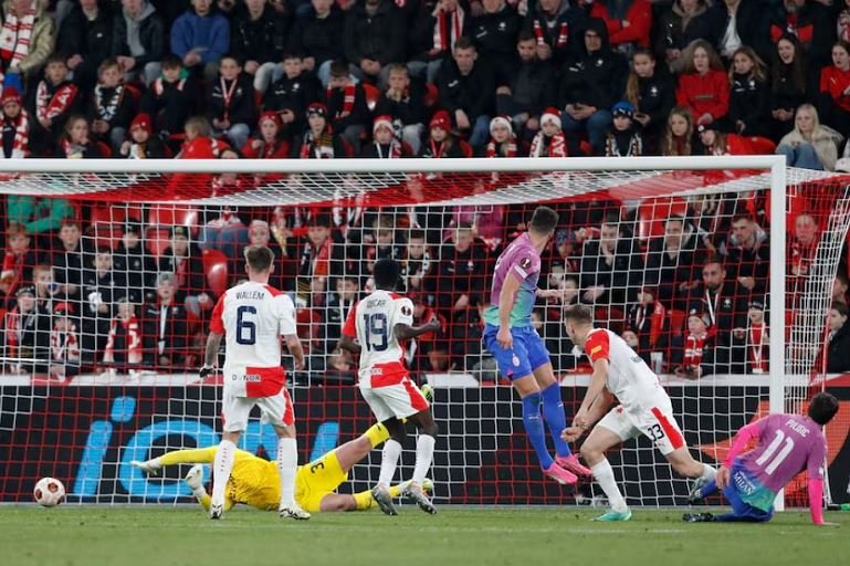 Christian Pulisic scores AC Milan's opener against Slavia Prague in the Europa League