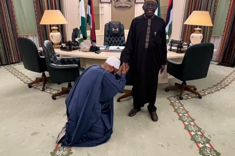 Nigerians blast Tinubu, Niger governor over ‘disrespectful’ picture Nigerians blast Tinubu, Niger governor over 'disrespectful' picture
