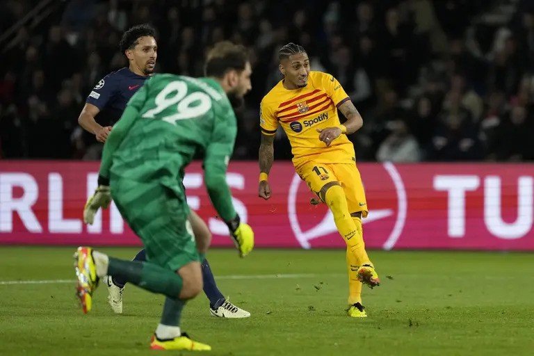 Raphinha scores twice to help Barcelona fight back and win at PSG