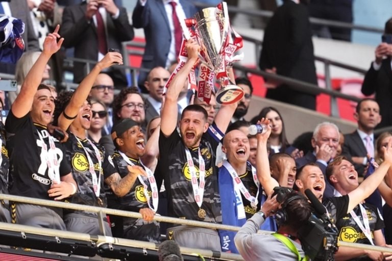 Southampton beat Leeds to return to Premier League Southampton’s Jack Stephens lifts the trophy after their victory at Wembley