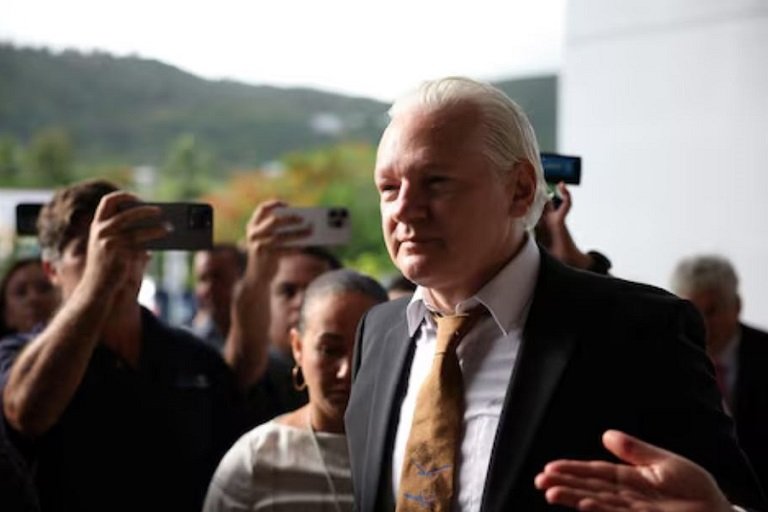 WikiLeaks founder Julian Assange walks free after US guilty plea WikiLeaks founder Julian Assange arrives at a United States District Court in Saipan, Northern Mariana Islands, US, June 26, 2024. REUTERS/Issei Kato