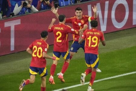 Spain beat Italy 1-0