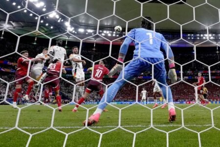 Fullkrug scores late as Germany draw with Switzerland